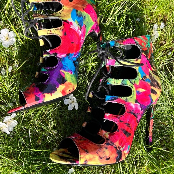 Steve Madden Shoes - US6 Steve Madden Cynthia Floral Multi Stilettos